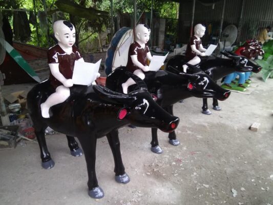 Tượng bé cưỡi trâu đọc sách-anh2