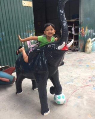 Tượng cổ tích voi đen