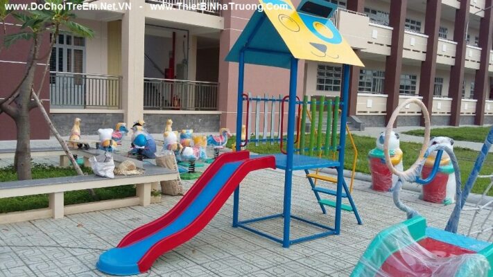 Nhà tròi 1 cầu trượt